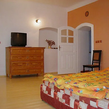 Muzeum Lesna:penzion A Camping Guest house