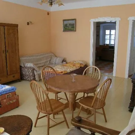 Guest house Muzeum Lesna:penzion A Camping Lesna (Znojmo)
