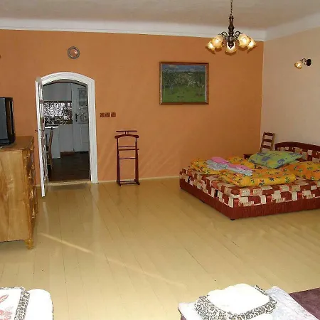 Muzeum Lesna:penzion A Camping Guest house