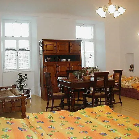 Guest house Muzeum Lesna:penzion A Camping Lesna (Znojmo)