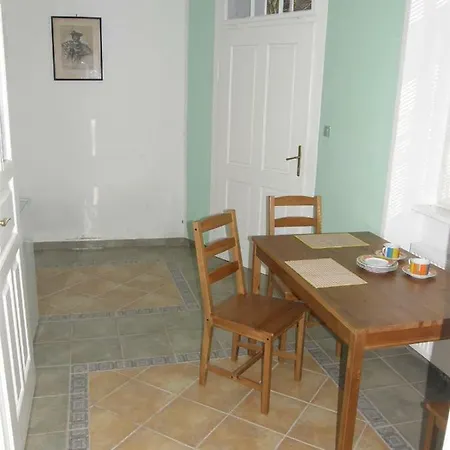 Guest house Muzeum Lesna:penzion A Camping Lesna (Znojmo)