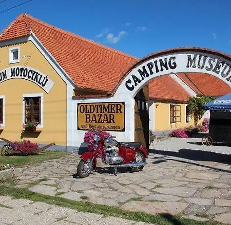 Muzeum Lesna:penzion A Camping * Lesna (Znojmo)